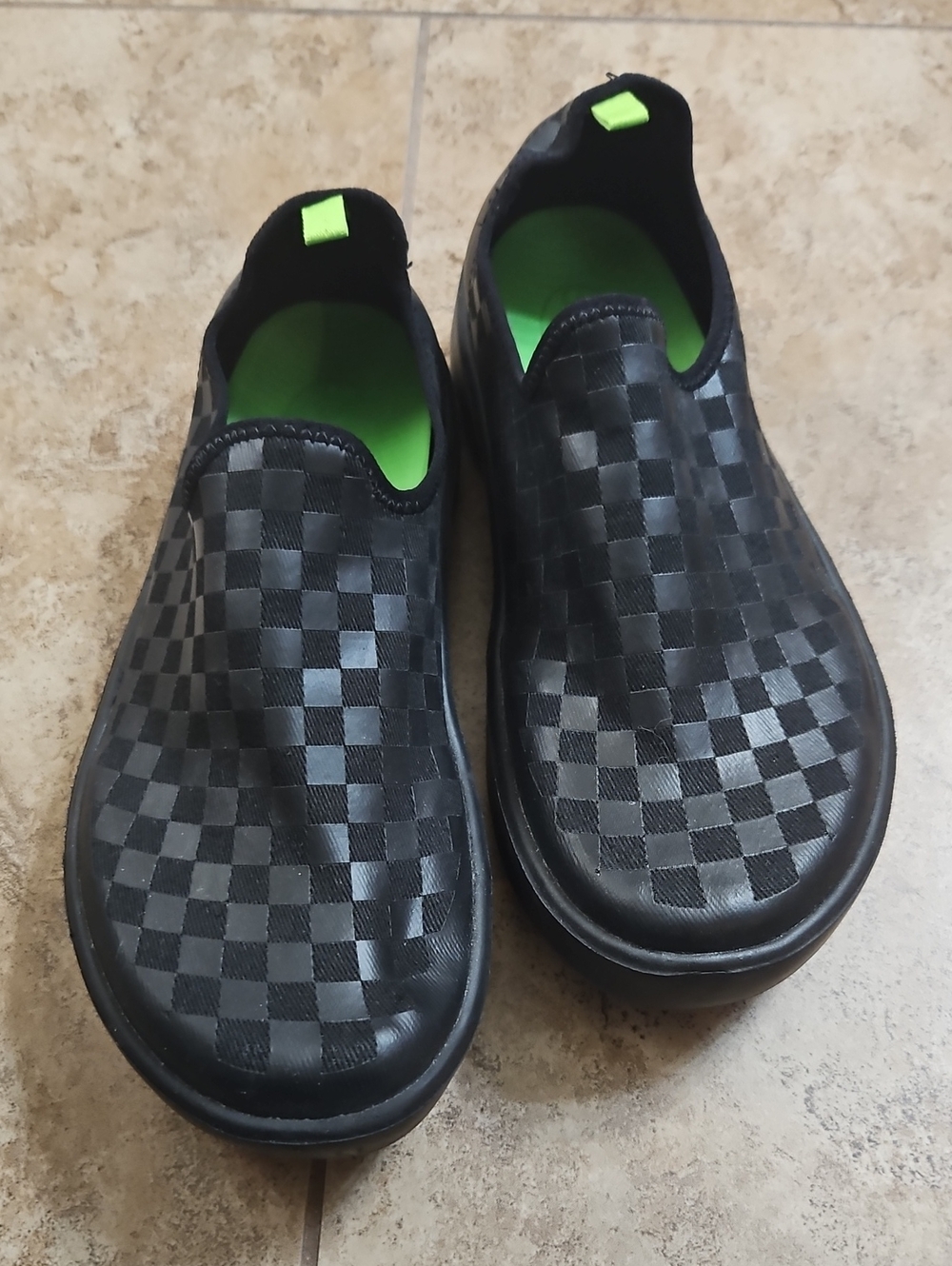 OOFOS OOmg Sport Eezee Low Black Checkered Size 8